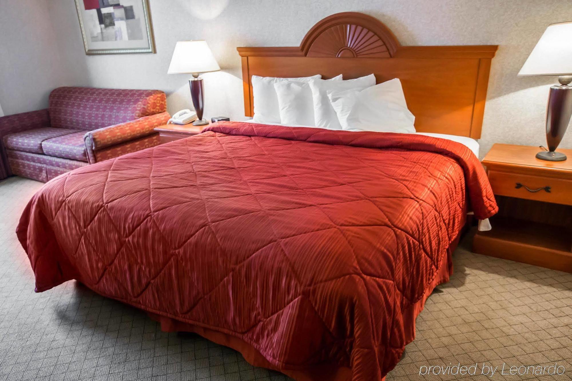Quality Inn & Suites Woodstock Near Lake Geneva Экстерьер фото